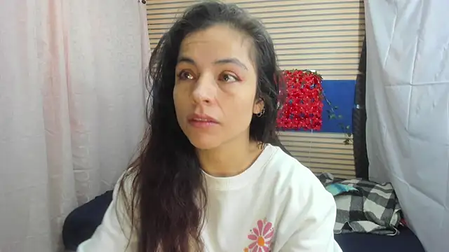 Snapshot of rosse_2504 chatting on 06-17-26, 12:29 rosse 2504 online show from 06-17-26, 12:29
