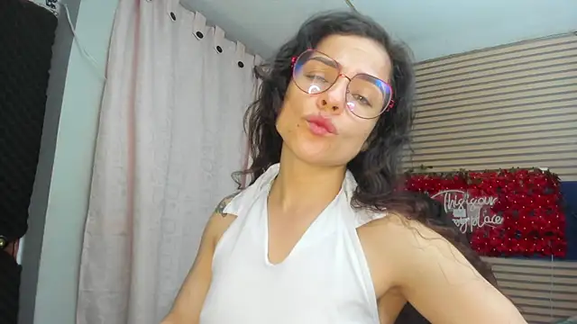 Snapshot of rosse_2504 chatting on 07-10-26, 12:30 rosse 2504 online show from 07-10-26, 12:30
