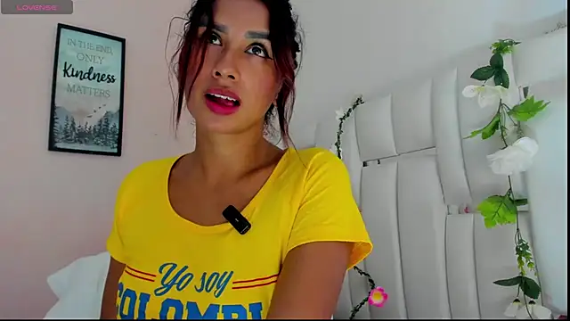 Snapshot of Vivi_bless chatting on 07-07-26, 04:11 Vivi bless online show from 07-07-26, 04:11
