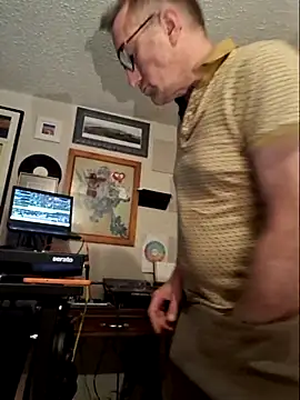 Snapshot of bibananaman chatting on 06-20-26, 01:52 bibananaman online show from 06-20-26, 01:52