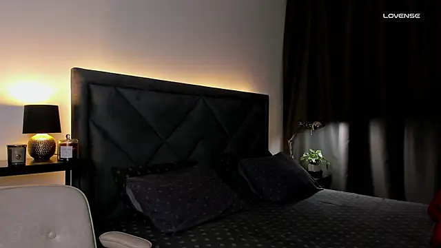 R a v e n online show from 05-15-26, 07:32