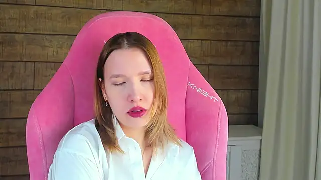 LiliLinn online show from 03-19-26, 04:49