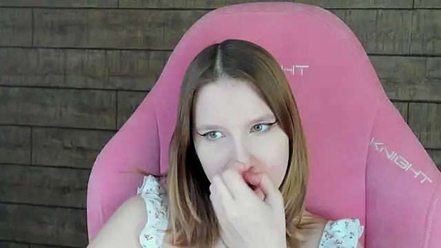 LiliLinn online show from 05-18-26, 04:29
