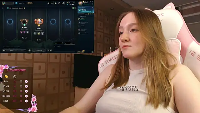 MoonlishSiren online show from 10-19-25, 08:53