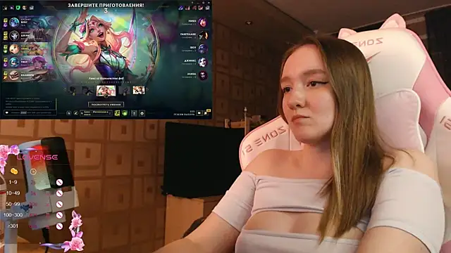 MoonlishSiren online show from 10-20-25, 09:04