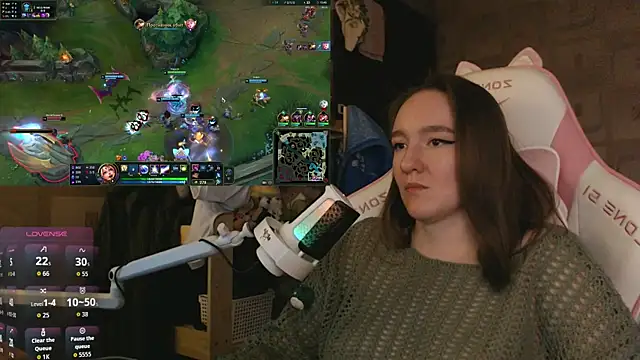 MoonlishSiren online show from 04-25-26, 07:44