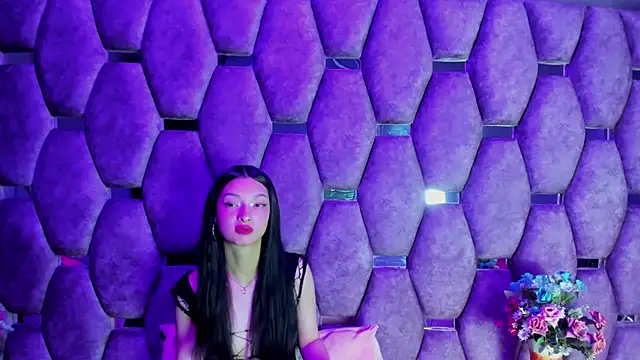 Aurora 18 online show from 12-22-25, 02:25