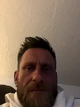 Snapshot of Bro4bro0040 chatting on 11-12-25, 01:39 Bro4bro0040 online show from 11-12-25, 01:39