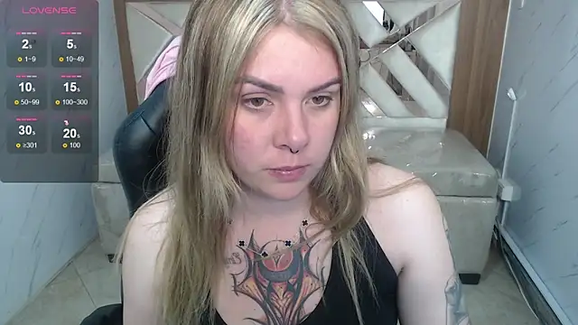 Snapshot of Paula_b_ chatting on 05-11-26, 12:44 Paula b online show from 05-11-26, 12:44
