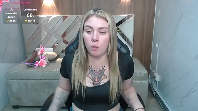 Snapshot of Paula_b_ chatting on 05-16-26, 12:48 Paula b online show from 05-16-26, 12:48