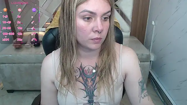 Snapshot of Paula_b_ chatting on 06-13-26, 12:47 Paula b online show from 06-13-26, 12:47
