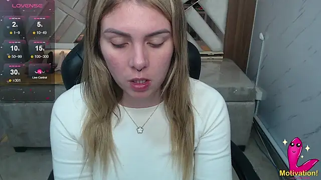 Snapshot of Paula_b_ chatting on 06-18-26, 12:53 Paula b online show from 06-18-26, 12:53