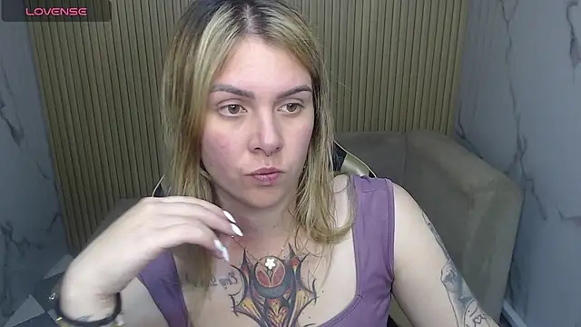 Snapshot of Paula_b_ chatting on 06-25-26, 01:15 Paula b online show from 06-25-26, 01:15