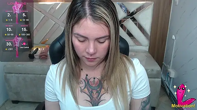 Snapshot of Paula_b_ chatting on 07-08-26, 12:53 Paula b online show from 07-08-26, 12:53