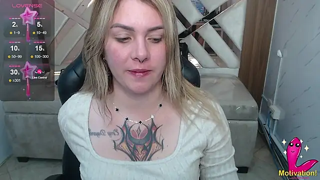 Snapshot of Paula_b_ chatting on 07-09-26, 12:53 Paula b online show from 07-09-26, 12:53