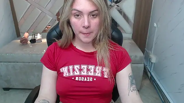 Snapshot of Paula_b_ chatting on 07-11-26, 12:52 Paula b online show from 07-11-26, 12:52