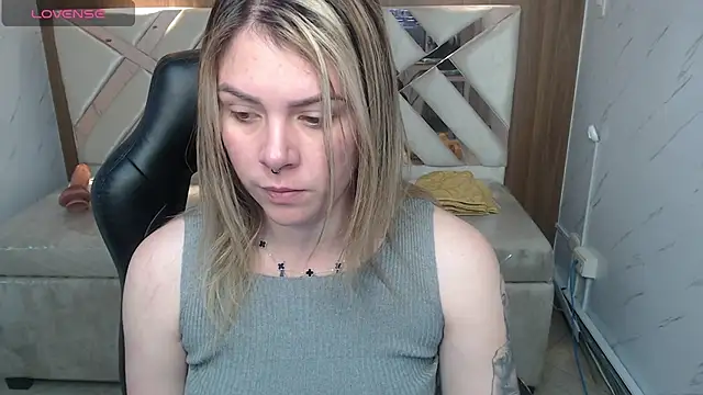 Snapshot of Paula_b_ chatting on 07-13-26, 01:03 Paula b online show from 07-13-26, 01:03