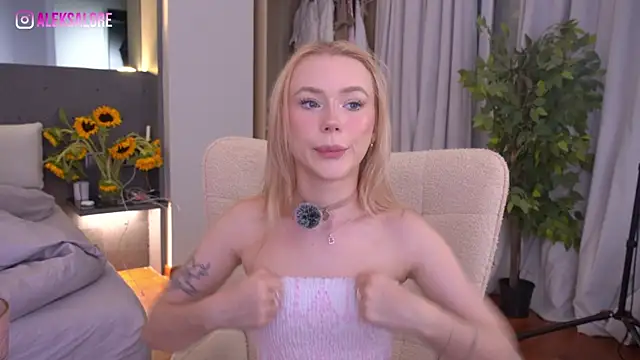 LexieLoree online show from 07-12-26, 03:08