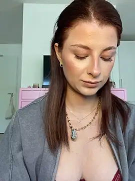 Snapshot of Mia-Minou chatting on 04-21-26, 07:58 Mia-Minou online show from 04-21-26, 07:58