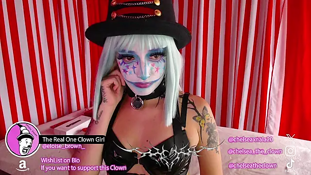 Snapshot of Eloise-brown chatting on 06-16-26, 07:27 Eloise-brown online show from 06-16-26, 07:27