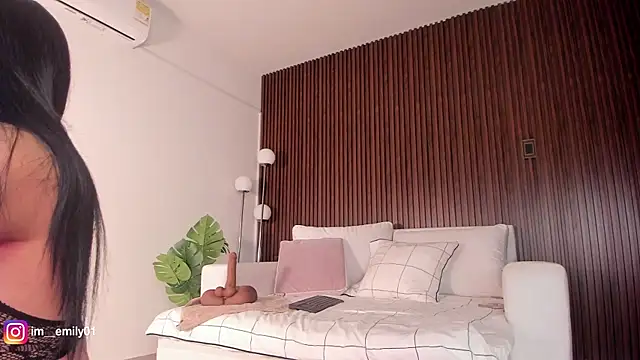 molly cams8 online show from 04-18-26, 12:14