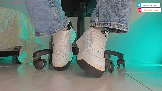 charlotte  grey online show from 10-24-25, 08:27