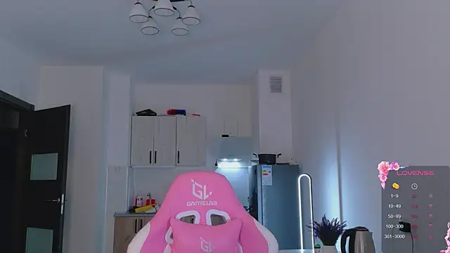 cinnabon girls online show from 04-15-26, 06:04