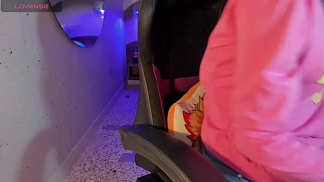 IamNayuta online show from 09-12-25, 07:58