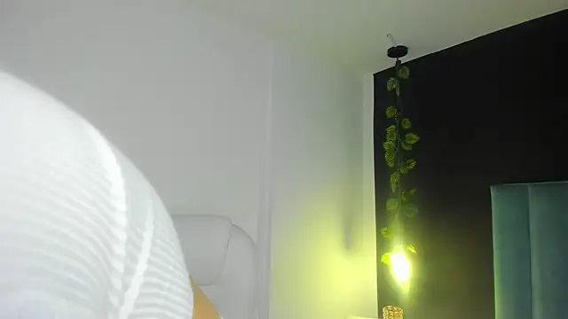 HarleyQueen Robbie online show from 12-15-24, 04:26