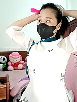 Snapshot of ___Erin___ chatting on 03-23-26, 01:31 Erin online show from 03-23-26, 01:31