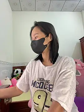 Snapshot of ___Erin___ chatting on 04-11-26, 02:27 Erin online show from 04-11-26, 02:27