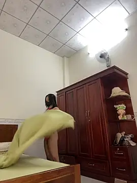 Snapshot of ___Erin___ chatting on 04-16-26, 02:12 Erin online show from 04-16-26, 02:12