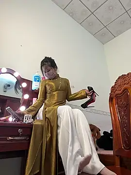    Erin    online show from 05-12-26, 02:14