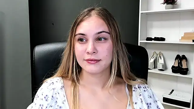 Snapshot of kitty_valeria chatting on 07-27-26, 09:11 kitty valeria online show from 07-27-26, 09:11