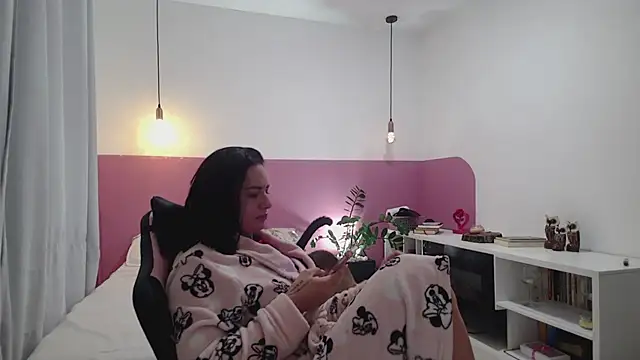 YasmimBrasil online show from 05-19-26, 06:09