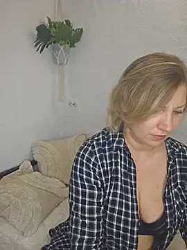 zarina3003 online show from 05-18-26, 07:41