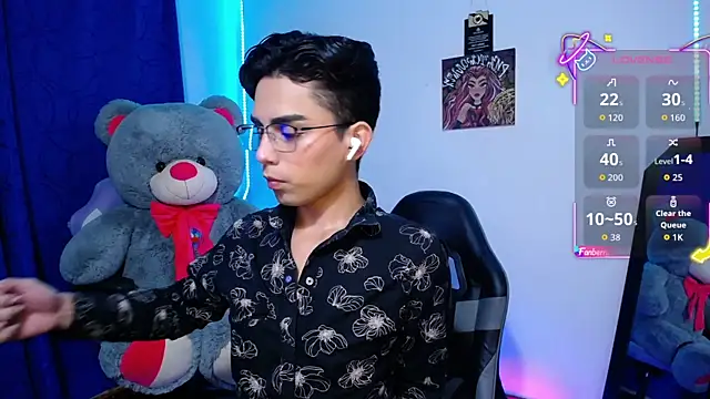 Snapshot of OwenBluee chatting on 06-16-26, 12:24 OwenBluee online show from 06-16-26, 12:24