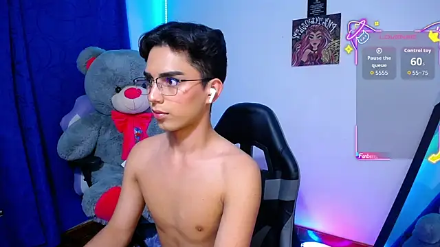 Snapshot of OwenBluee chatting on 06-18-26, 09:14 OwenBluee online show from 06-18-26, 09:14