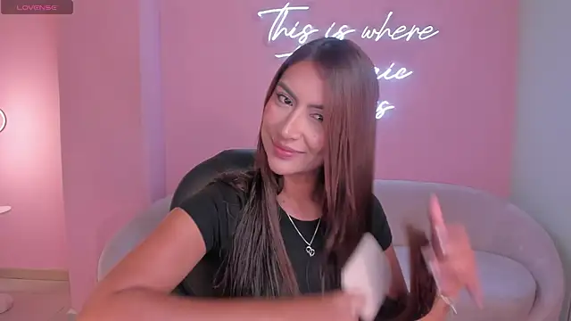 Snapshot of ArianaDumont chatting on 07-02-26, 11:27 ArianaDumont online show from 07-02-26, 11:27