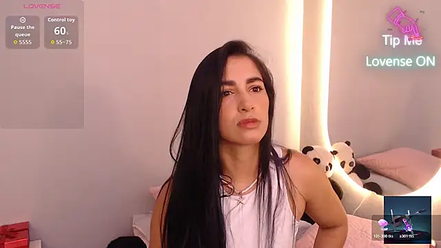 Snapshot of Thayssa_ross chatting on 05-26-26, 02:46 Thayssa ross online show from 05-26-26, 02:46