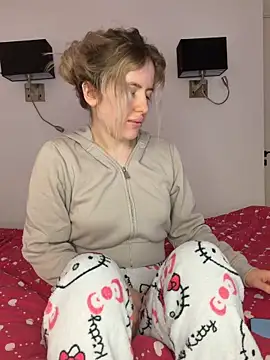 Holly-Glamour online show from 04-12-26, 08:58