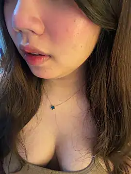 Hotellinh12 online show from 04-26-26, 04:04