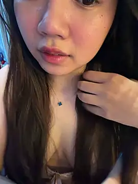 Snapshot of Hotellinh12 chatting on 05-18-26, 11:49 Hotellinh12 online show from 05-18-26, 11:49