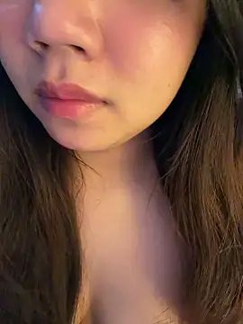 Snapshot of Hotellinh12 chatting on 05-31-26, 04:14 Hotellinh12 online show from 05-31-26, 04:14