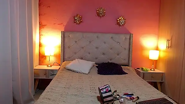 Kim and Mia online show from 01-11-26, 10:31