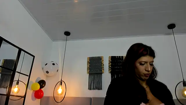Snapshot of Sweet_camille chatting on 07-06-26, 02:19 Sweet camille online show from 07-06-26, 02:19