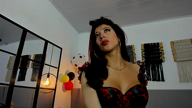 Snapshot of Sweet_camille chatting on 07-15-26, 02:50 Sweet camille online show from 07-15-26, 02:50