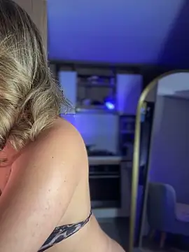 Snapshot of SaraFerreira chatting on 10-22-25, 01:17 SaraFerreira online show from 10-22-25, 01:17