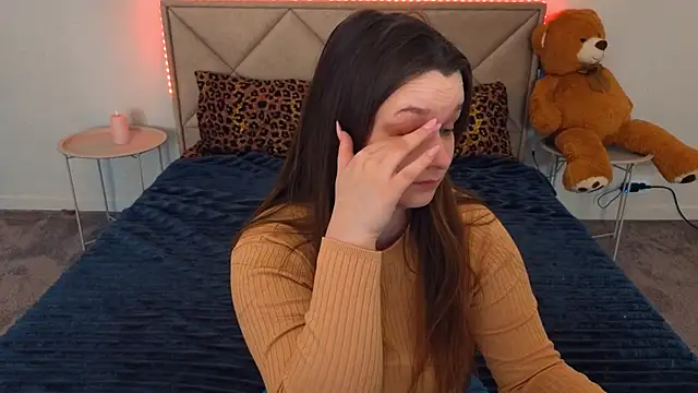 MagicPeachh  online show from 04-28-26, 05:56