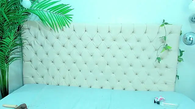 Victoria Coleman online show from 03-10-25, 02:59